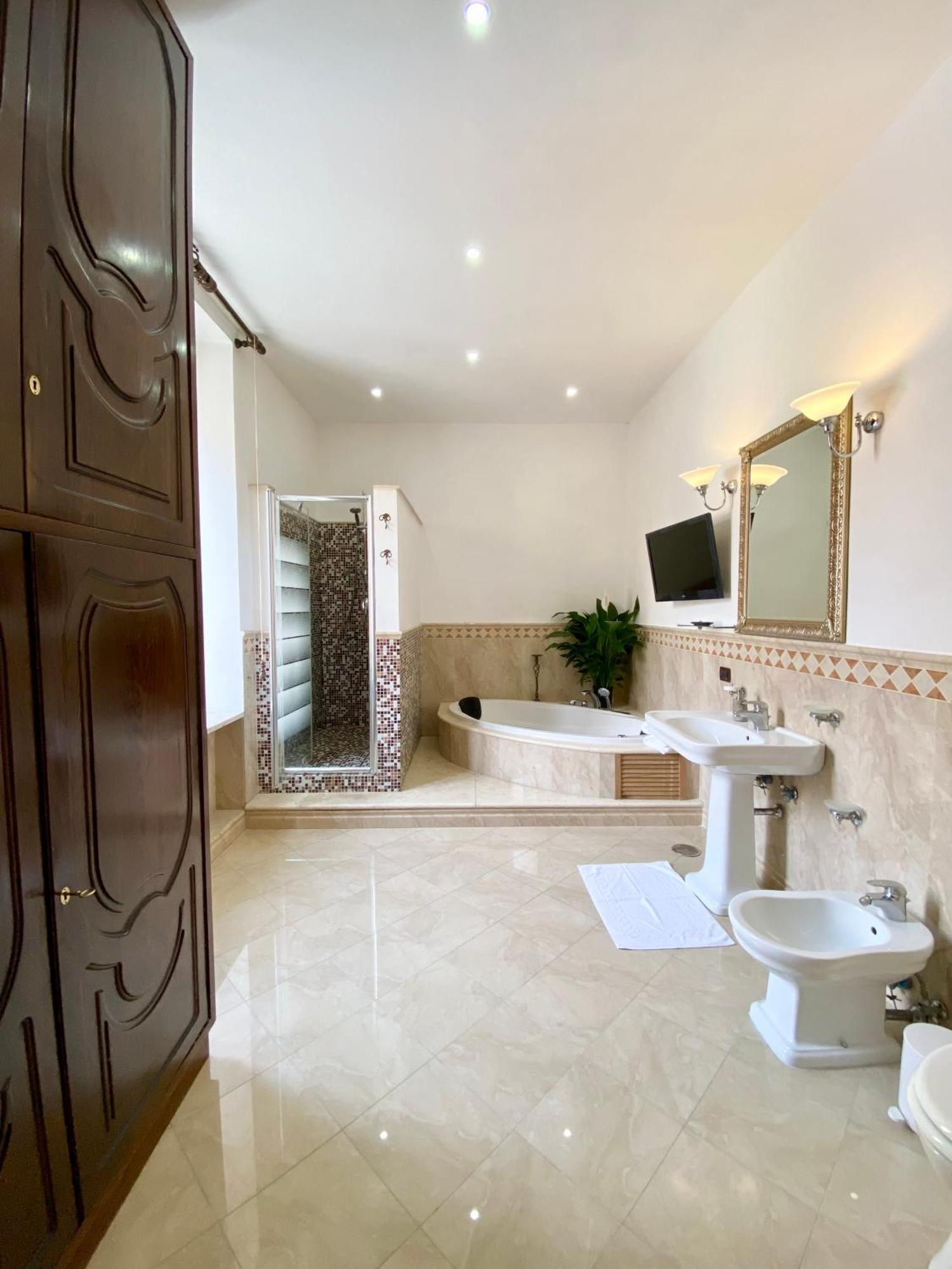 Guest house Matrimoniale Con Idromassaggio